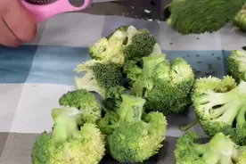西兰花是钟院士推荐的健康绿色食物，好多人不会吃，大厨教你图片