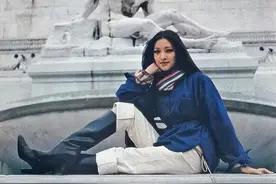 李敖第一次见胡因梦，盯着她玉足看半天，转身拿210万和女友分手图片