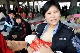 16年前，汶川女警揭衣露乳哺育9婴，归来连升四级，最后结局泪目图片