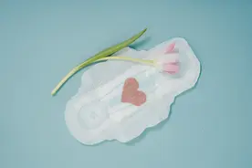 月经结束后，出现褐色分泌物怎么办？教你几招，轻松预防图片