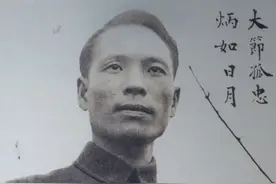 革命诗词背后的故事丨他率领“八百壮士”浴血奋战图片