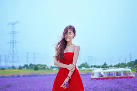 接吻的时候，男人有这个小动作，不是不爱你，反而是把你当老婆了图片