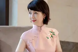 为何劝四五十岁女人穿旗袍，这几种搭配方法，可以告诉你答案图片
