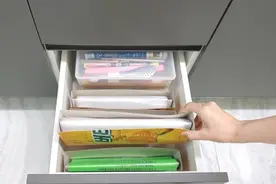 废旧盒子别丢，简单改改做收纳筐，塑料袋收拾得整整齐齐，不花钱图片