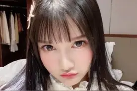 曾经的“网红”“小尤奈”，已经一条路走到黑了。图片