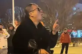 网红“夹包哥”跳广场舞被捅身亡，警方通报，被杀原因及身份曝光图片