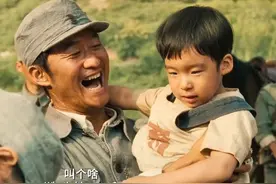 新一批星二代“靠爹进组”，吴京儿子拍抗战片，杨志刚儿子演乞丐图片