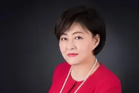 一手打造3个首富，宗庆后、丁磊、刘强东背后的神秘女人图片