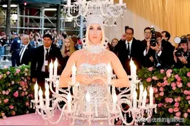 2019MetGala最大胆夸张的一届——烛光里的妈妈，鸡冠花，睫毛精图片