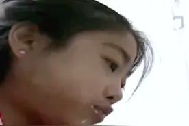真实故事:重庆15岁女孩一天吃8顿饭,吃穷全家仍瘦骨嶙峋,父亲崩溃图片