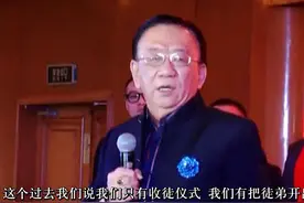 侯耀华为了帮弟弟清理门户，63岁高龄拜师常宝华，挤进相声界图片