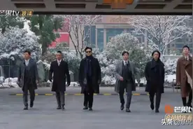 女朋友和妈妈掉进水里先救谁？答案来了图片