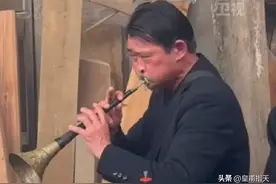 母亲去世舅舅吹唢呐送别，声声唢呐让网友动容！评论区哭声一片！图片