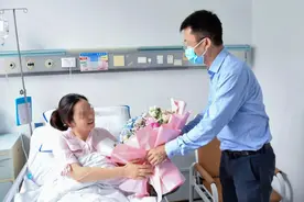 奔驰车主捐赠90万给女大学生治病，到手却只剩3万，女孩遗憾离世图片