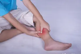 肺癌一查就是晚期？其实双腿早就给了2个暗示，很多人都没看懂！图片