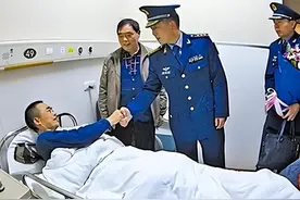 1988年江西农民救下歼6飞行员，26年后老农患癌，空军：全力抢救图片