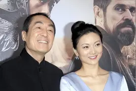 年过古稀的张艺谋：岳母比自己小11岁，孝敬岳母是本分图片