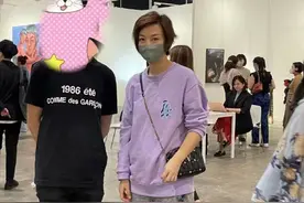 众大咖现身艺术展！张怡宁似少女，章泽天秀小蛮腰，梁安琪气场强图片