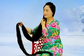 欲与2.8米美丽长发告别，祁莉萍即将成为网上拍卖超长发第一人图片