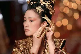 清朝嫔妃为何手戴长指甲套？除了美观之外，更多的是为了方便皇上图片