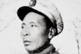 连长重伤指导员牺牲，副排长说：大家听我指挥，后来他成我军上将图片