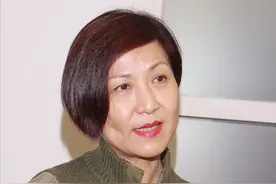 70岁TVB高层夺演艺大奖，屹立TVB达49年，曾一人独大掌控艺人命脉图片
