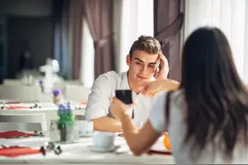 两性交往：夫妻之间如果出现这些行为，说明已经有外遇图片
