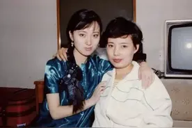 陈力：唱《红楼梦》歌曲爆红，丈夫去世后，再婚嫁给初恋重获幸福图片