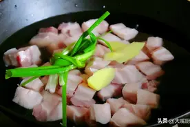 炖肉炖排骨，直接焯水又腥又柴，教你6个技巧，软烂入味香浓不腻图片