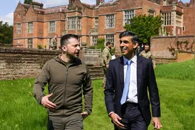 英国宣布培训乌克兰F16飞行员，将美国架火上烤，想四两拨千金图片