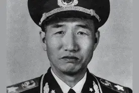 徐向前深秋回山西老家，姑姑见了心疼：这大官穿得不如老百姓暖和图片