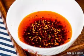 炸辣椒油，直接泼热油就废了，面馆老板分享30年做法，比买的都香图片