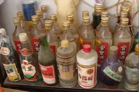 3月6日，湖北一人捡到8瓶40年茅台，虽面目全非专家却说:余生不愁图片