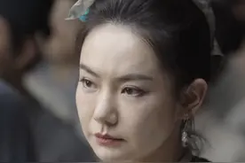 戚薇新剧无滤镜，面部臃肿被吐槽是黑糙皮，本尊开少女滤镜自侃图片