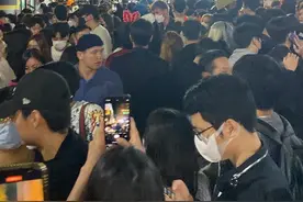 梨泰院现场直击 台湾记者逃过一劫：满满人潮呼吸不到空气图片