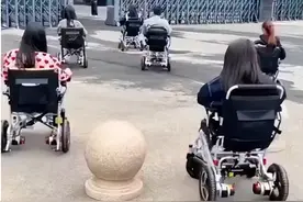年轻人改乘电动轮椅车上班，是怎么回事？官方回应开电动轮椅上路图片