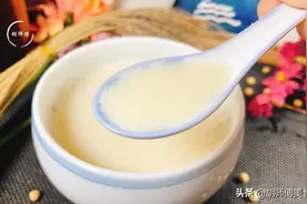 打豆浆时，用干豆还是湿豆？早餐店老板：都不对，这样做又香又浓图片