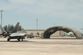 充气大棚支起来，F-22藏进去，美军行动完全暴露，要躲着中国天眼图片
