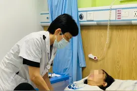 女子为减肥空腹吃山楂引发肠梗阻 医生提醒：这个饮食习惯一定要改图片