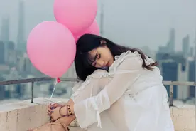故事：和一奶狗弟弟正热恋，意外发现他是我老板的儿子，我只想逃图片