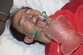 突发！梅艳芳哥哥梅启明意外摔倒失去意识，陷入昏迷送往医院抢救图片