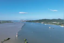 受持续高温天气影响鄱阳湖水位跌破19米警戒线图片