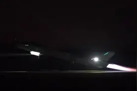 东部战区打响联合军演，地点遍布台岛周边，歼20战机夜间起飞图片