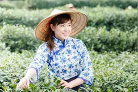 退休回到农村的老杨，没想到竟然收获了一段老少配的黄昏恋（上）图片