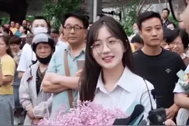 那个走红网络的“满天星女孩”，活成了网友讨厌的样子图片