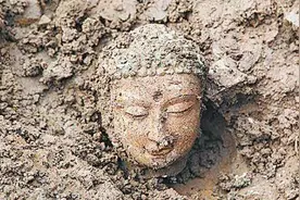 挖土机碰到重物，四百件珍贵文物重见天日；却引出诸多难解之谜图片