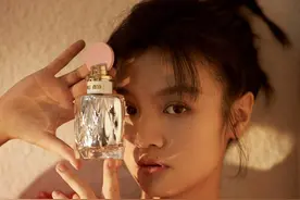 指甲缝藏泥、便后不洗手，人前光鲜的明星们，私下一个比一个邋遢图片