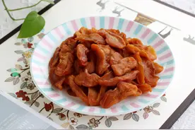 秋季吃苹果好处多，蒸熟晒干更美味，全家老小都爱吃图片