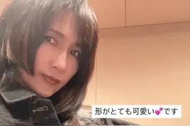 工藤静香鹅蛋脸美人相，49岁木村拓哉穿红裤衩健身，肌肉线条紧实图片