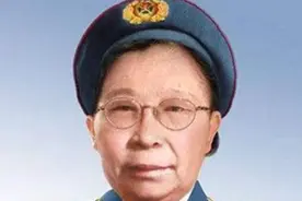 开国女少将回乡，曾毒打过她的前夫吓得睡不着，她如何处理的？图片